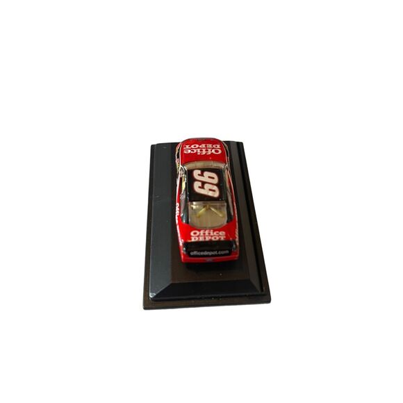Motorsports Authentics Carl Edwards 2007 NASCAR Die-Cast Bristol Race Racecar - Picture 2 of 16